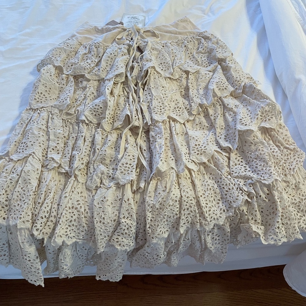 🦋 NEW MAGNOLIA PEARL 🦋
Angelique Ruffle Tiered Eyelet Skirt